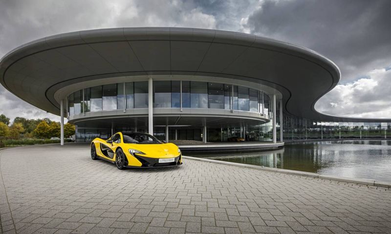 EXCLUSIVE BEHIND THE SCENES TOUR AT MCLAREN F1 TEAM, WOKING - FOR FOUR PEOPLE