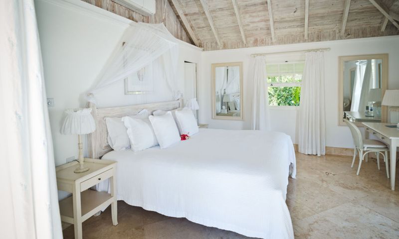 A WEEK ON THE EXCLUSIVE PRIVATE ISLAND MUSTIQUE FOR UP TO SIX PEOPLE
