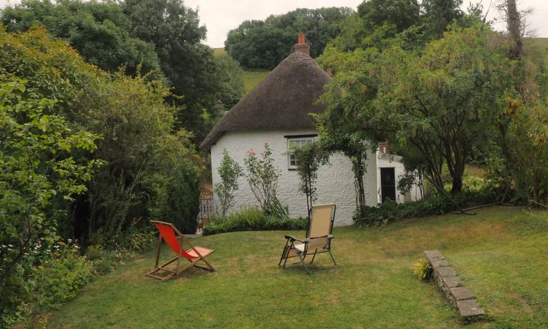 Cosy Stay for Six in Dorset Cottage with magical literary connections