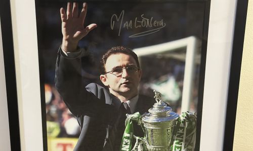 A signed and framed Martin O'Neill print