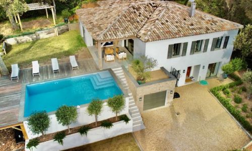 Holiday near Saint-Tropez for 10 in magnificent villa