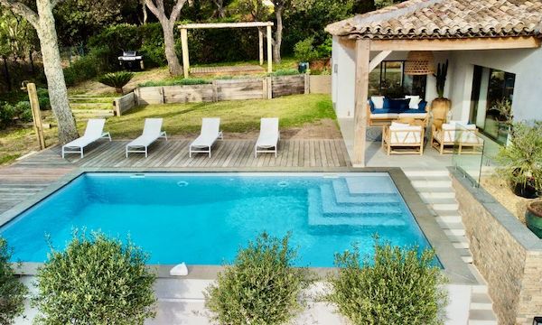 Holiday near Saint-Tropez for 10 in magnificent villa